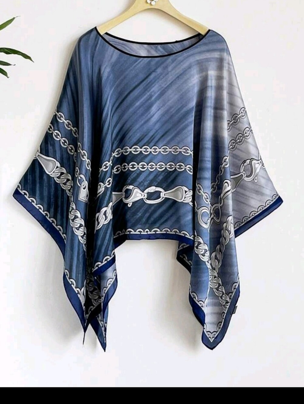 BRAND NEW ** Blue Chain Print Silk-Look Shawl